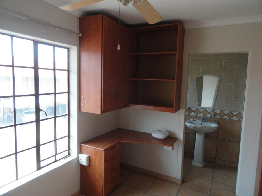 To Let 1 Bedroom Property for Rent in Die Bult North West